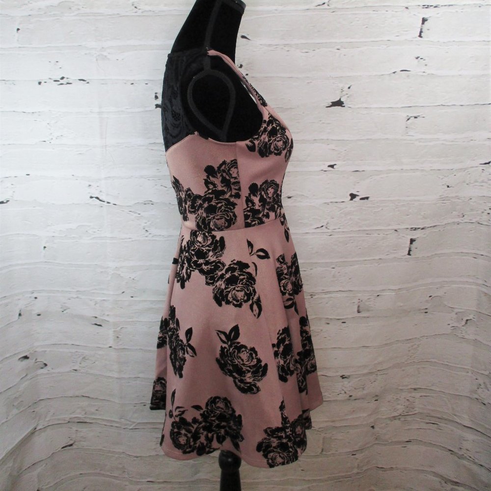 Trixxi Junior's Velveteen Rose Fit and Flare Short Dress - Picture 2 of 8